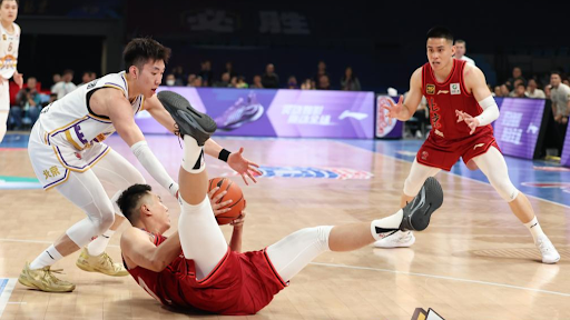 托纳利：我们把握机会不够好，然后每过一分钟比赛就会更沉重