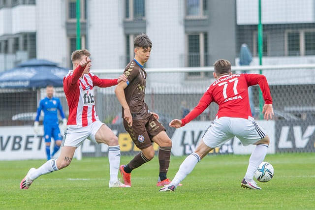 中超：上海海港主场4-1击败深圳队